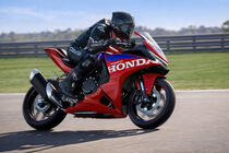 Honda promet un prix très compétitif pour sa CBR500R Four et son nouveau quatre cylindres